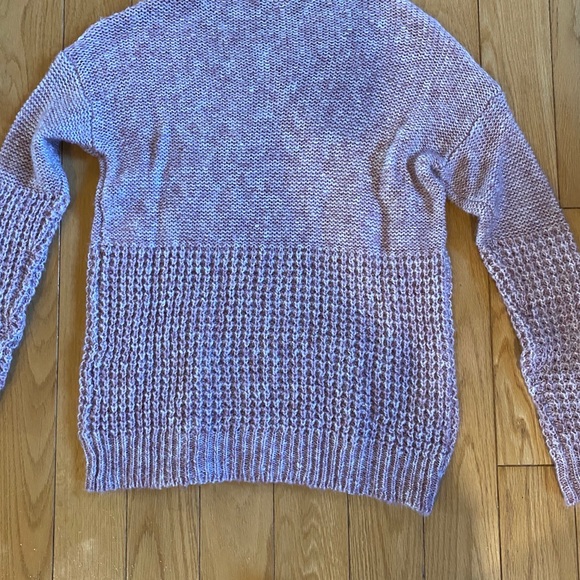 Long sleeve tops 15$/ item. - Picture 1 of 11